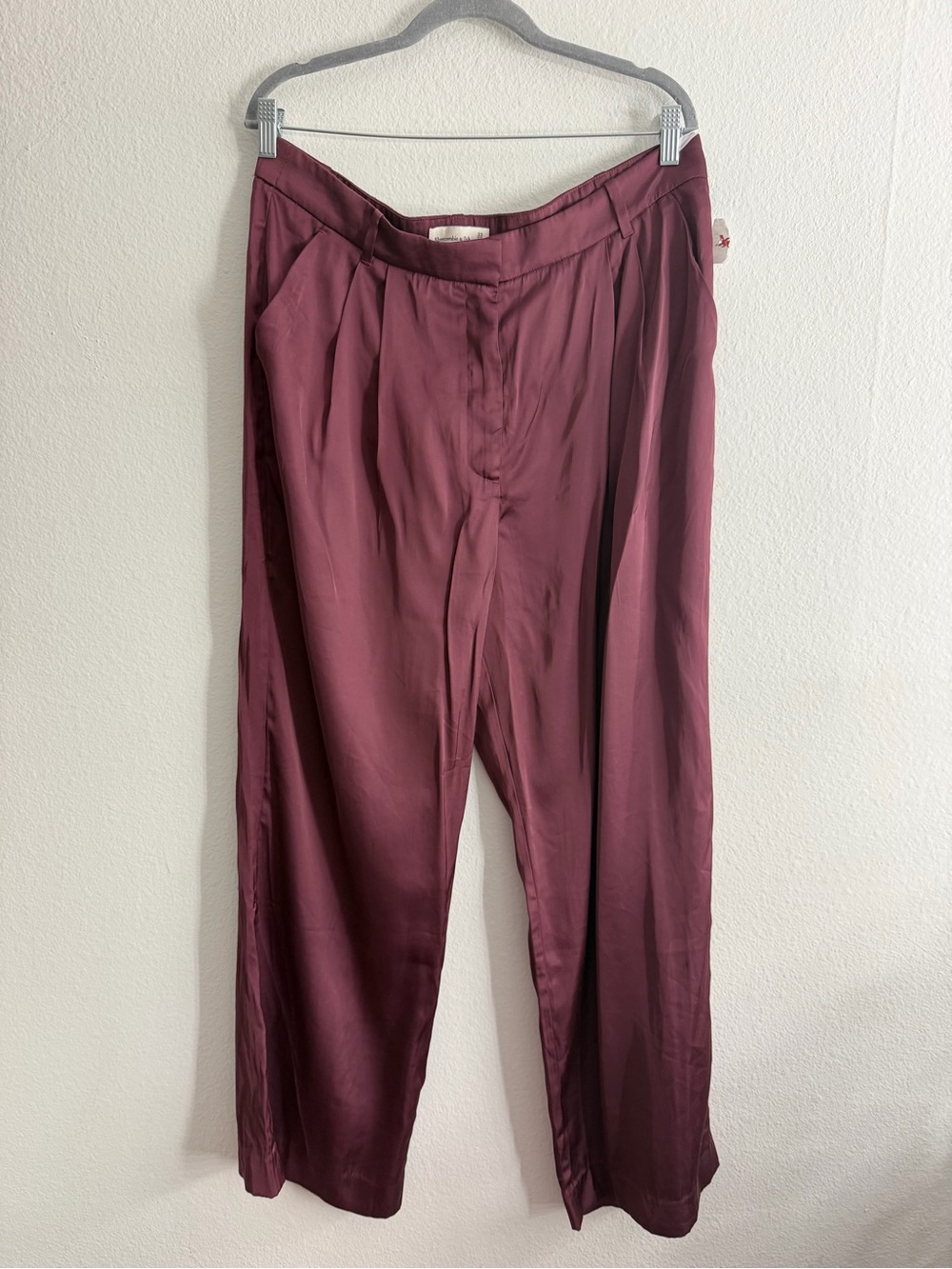 Abercrombie & Fitch Women’s Silk Like Burgundy Relaxed Trouser Pants Size 33/16